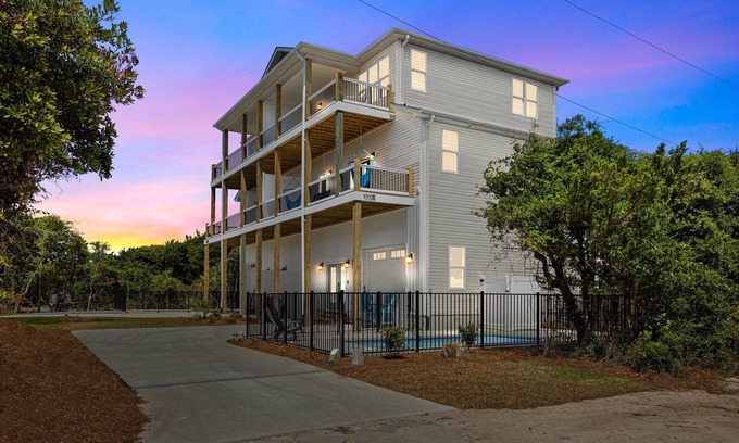Emerald Isle Casa | Seas Your Moment - NEW CONSTRUCTION, Pool, Elevator, VERY Short Walk to Beach