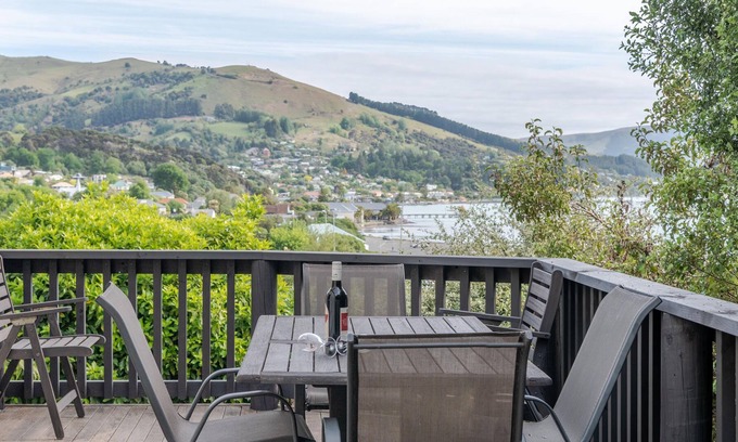 Akaroa Casa | SEASCAPE AND SERENITY - AKAROA BACH, pet friendly in Akaroa
