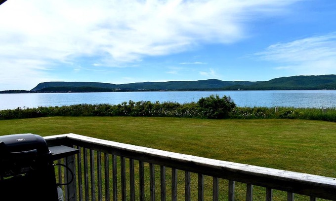 Ingonish Complejo | Seascape Coastal Retreat - 2 ADULTS ONLY - HOT TUB AND WITHOUT HOT TUB OCEANFRONT PROPERTY