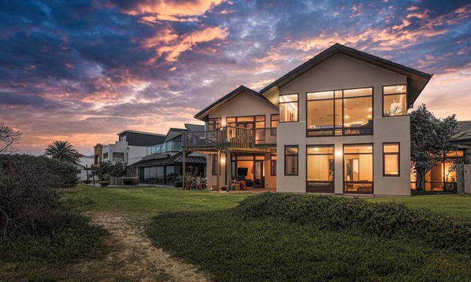 Tennyson Casa | Seascape - Luxurious Beachfront Retreat at Tennyson