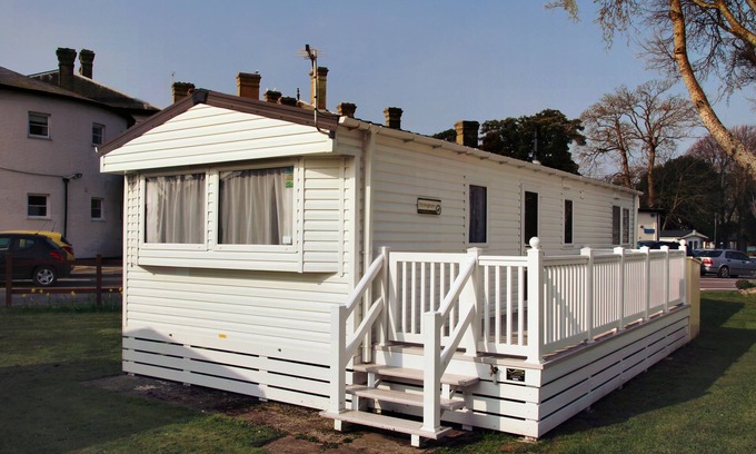 Mudeford Casa | Seascape: una caravana de arenales con capacidad para 4 personas en 2 habitaciones