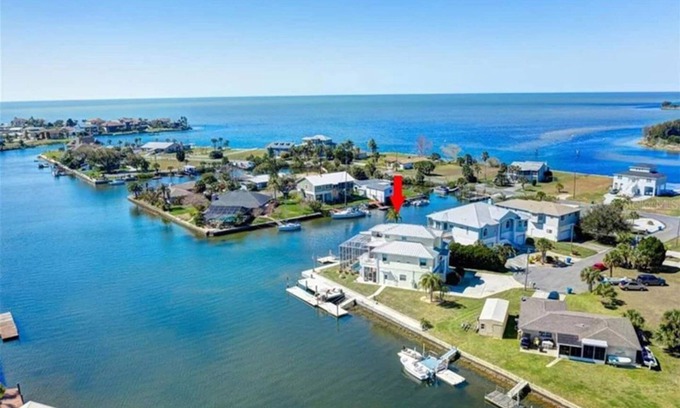 Spring Hill Casa | Seascape - WHOLE HOUSE 360 water views, pool, gulf