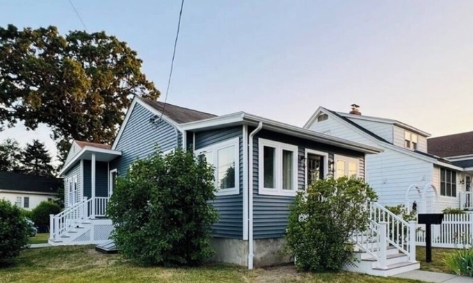Cove - East Side - Shippan Casa | Seashell Bungalow - 3 Bed - Bath - Beach House