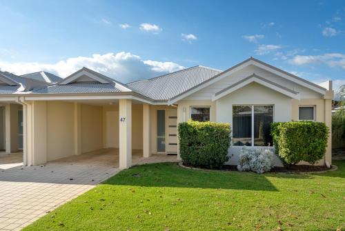 Broadwater Casa | Seashell Cottage Relaxing Cape View Getaway