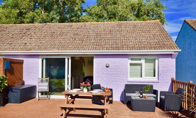 Seaview Chalet De Esquí | Seashells a cosy dog friendly seaside retreat.