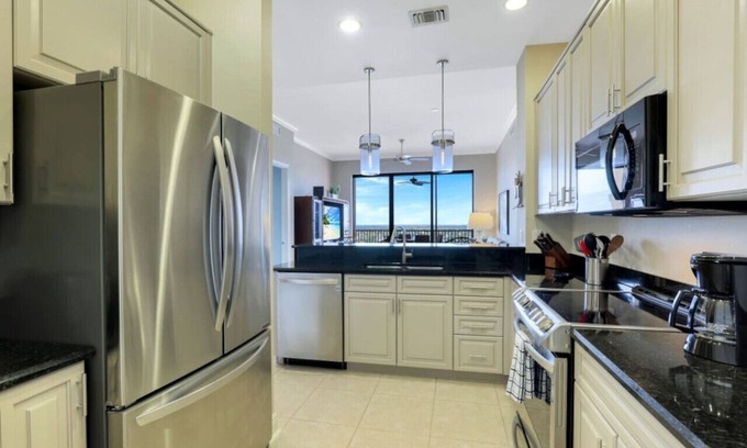 Cape Harbour Apartamento | Seashells & Sunsets | Cape Harbour 2 bed 2 bath Luxury Condo With Marina