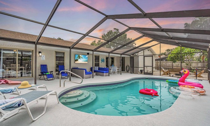 Whitfield Casa | 2 King bed, heated pool, game room, close to SRQ