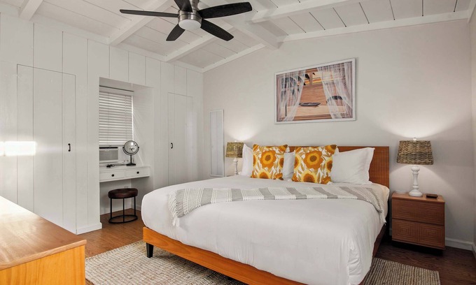 Beach Barber Tract Casa | Seaside 1BR Steps to Windansea Beach & Peek Views