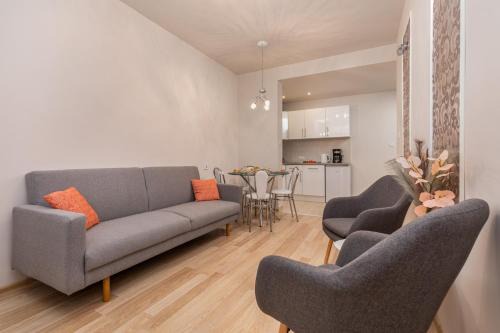 Lukecin Apartamento | Seaside Apartment in the Woods with Balcony & 1 Bedroom by Noclegi Renters