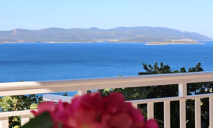 Podobuce Apartamento | Seaside Apartments Hrkać - Comfort One Bedroom Apartment with Terrace and Sea View 1