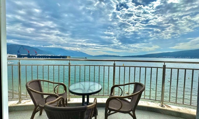Bijela Apartamento | Seaside apartments Zlokovic
