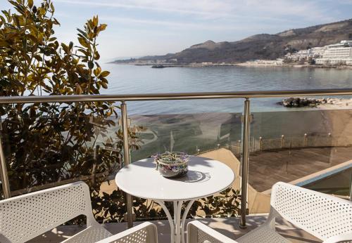 Kavarna Apartamento | Seaside Bliss- Elegant 1BD with Stunning View by Flat Mаnager