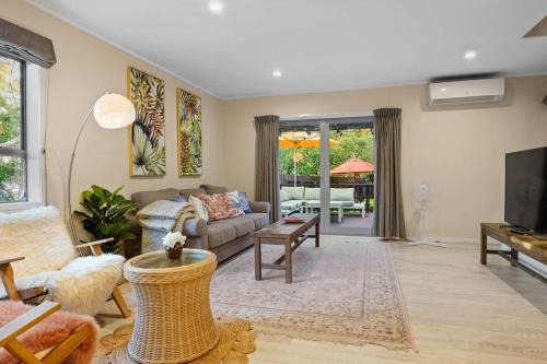 Torbay Casa | Seaside Bougainvillea Retreat close to Beaches