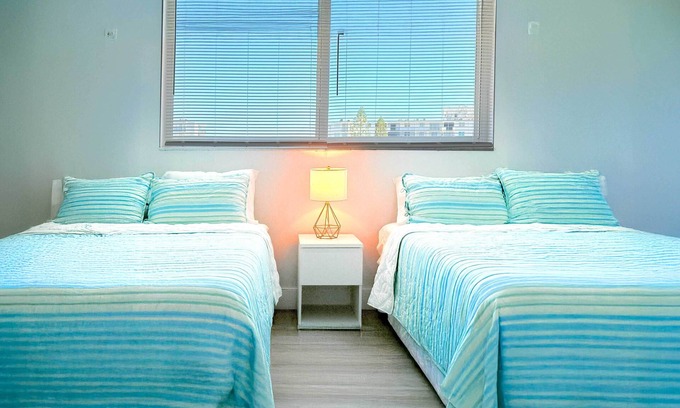 Eastern Shores Apartamento | Seaside Breeze, New Clean Views