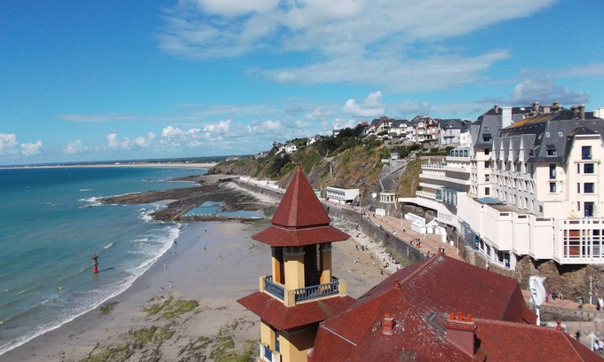 Granville Casa | En la villa junto al mar con la luz del jardín