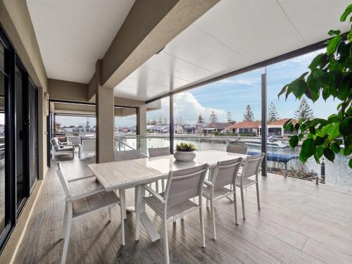 Halls Head Casa | Seaside Canal Home-spacious Family Retreat Jetty