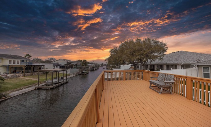 Flour Bluff Casa | Seaside Canal Retreat: Renovated Home with Private Dock Near Port Aransas
