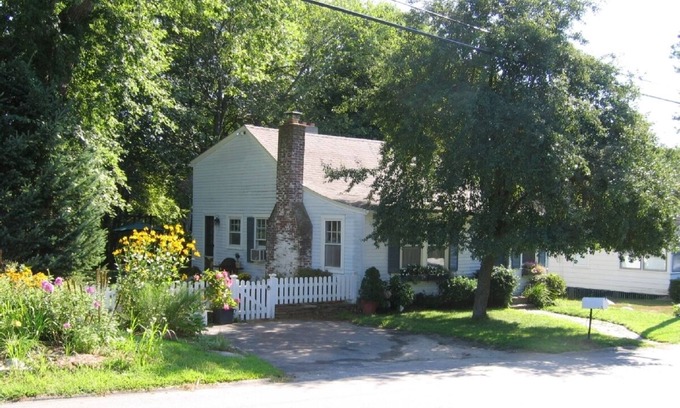 Lords Point Casa | Alquiler académico / verano-Lords Point, Stonington CT $ 1395 mes de alquiler académico