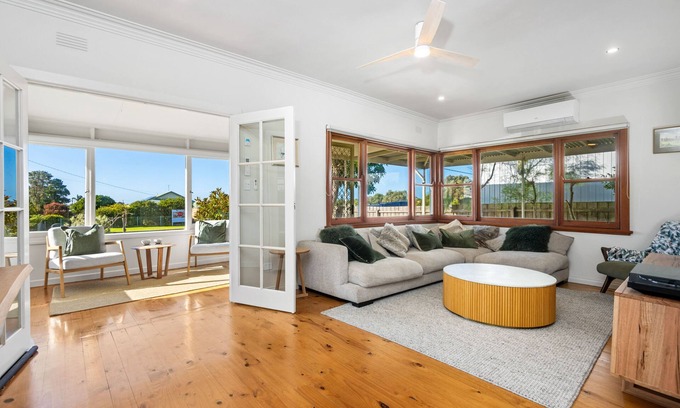 Portarlington Casa | Seaside Chic: stylish, private, conveniently located, minutes from beach/ town