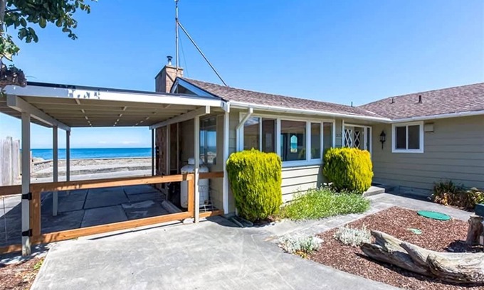 Sequim Casa | Seaside Cottage Beachfront Escape on Dungeness Bay
