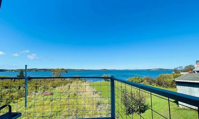 Lubec Cabaña | Seaside cottage in Lubec
