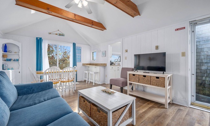 Yarmouth Cabaña | Seaside Cottage with Private Beach – Your Hidden Treasure!