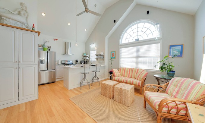 Buxton Cabaña | ¡NUEVO! Airy Seaside Cottage w / Pier, 3 millas a la playa!