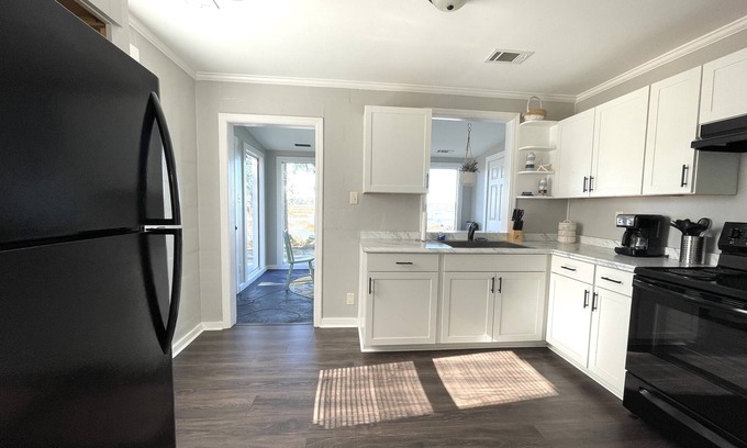 Beaufort Cabaña | Seaside Cottage | Waterfront Property! Sleeps 4!