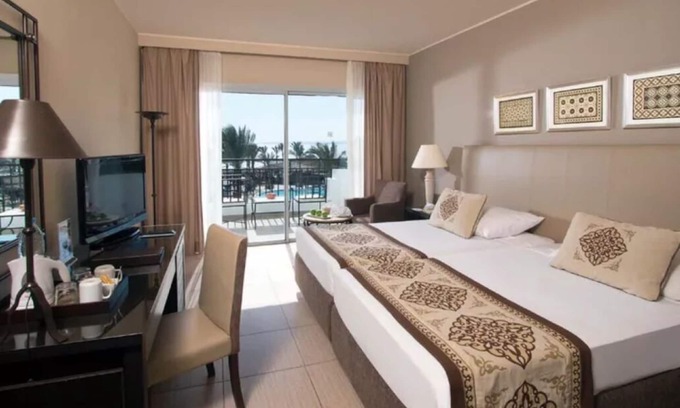 El Hadaba Hotel | Seaside Resort w/ Stunning Views, Full Spa & Family Amenities l 3 Rooms
