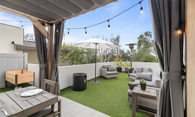 Tree Section Casa | Seaside Elegance Chic Getaway Near Downtown