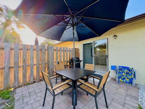 Fort Myers Beach Casa | Seaside Elegance 3 Mi to FM Beach Paradise Sleep 6