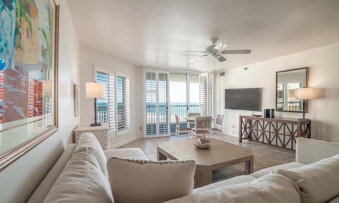 Litchfield by the Sea Casa | Seaside Escape 3-BR Stunning Ocean Views