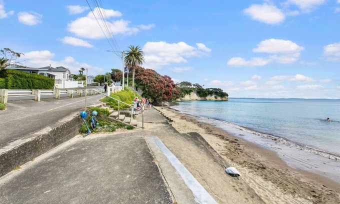 Narrow Neck Apartamento | Seaside Escape is close to the beach