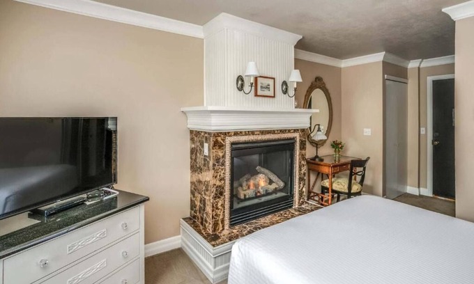 Downtown Cannon Beach Hotel | Seaside Escape Near Haystack Rock – Quick Walk! Free Parking!