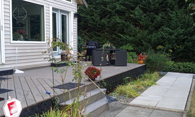 North Oyster Casa | Seaside ESCAPE Private Oceanfront Pet friendly Sleeps 9+ Pool & Hot Tub