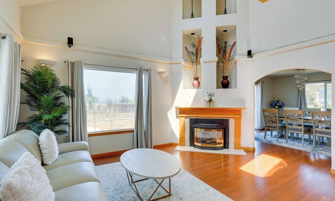 Eureka Casa | Seaside Eureka Vacation Rental w/ Bay Views!