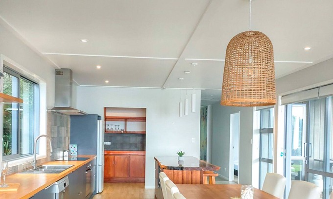 Pukehina Casa | Seaside Family Escape - bring the pets too!