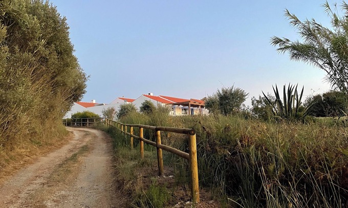Zambujeira do Mar Casa | Seaside guesthouse on Carvalhal beach