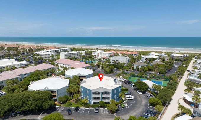 Butler Beach Condominio | Seaside Haven: Stylish Condo, 3 Pools New Rental