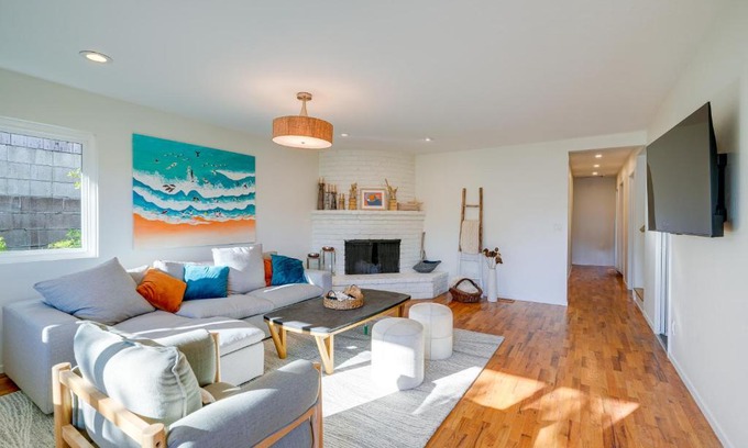 Mescal Corridor NW Casa | Seaside Home with Hot Tub and Patio Close to Beaches!