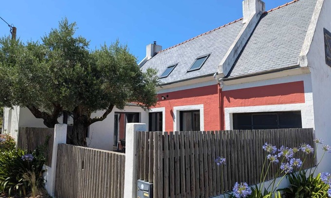 Arzon Casa | Seaside house located 3 minutes walk from the beach along the coastal path.