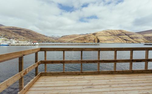 Streymoy Casa | Seaside Nest - Charming Waterfront Retreat