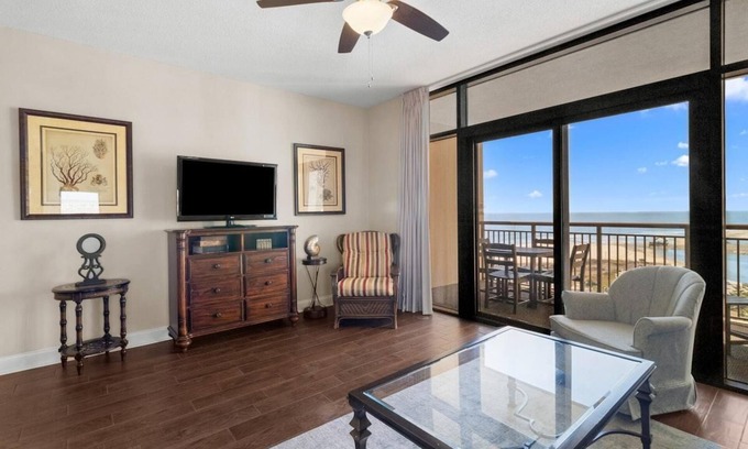 Windy Hill Complejo | Seaside Oceanfront 1 Bdrm, 2 Bath Condo