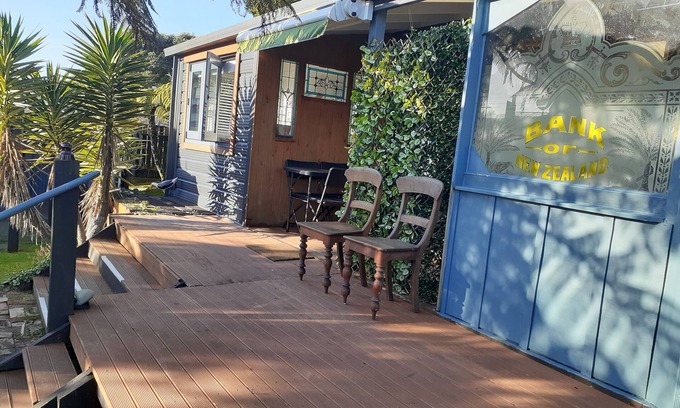 Westport Cabaña | Seaside, on bike trail with free fibre and streaming. Double glazed comfort.