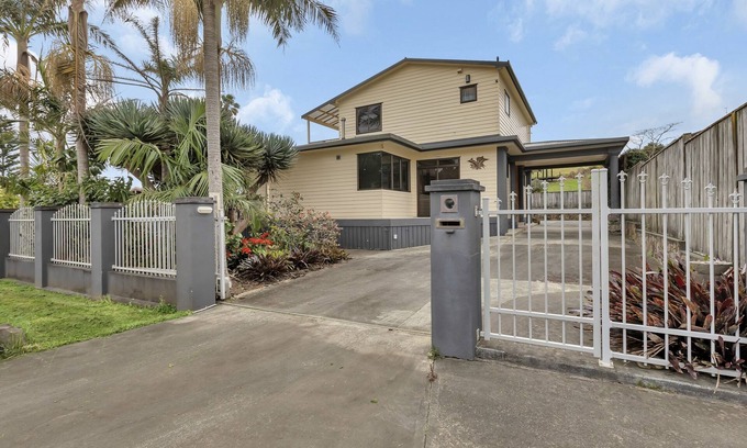 Cable Bay Casa | Seaside on Stratford - Cable Bay Holiday Home