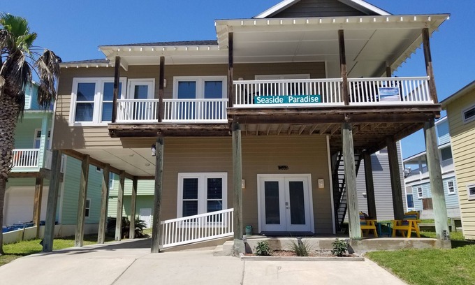 Sand Point Casa | Seaside Paradise - Unidad de la planta baja - 1HAB / 1BA - ¡Cerca de la playa y la piscina!
