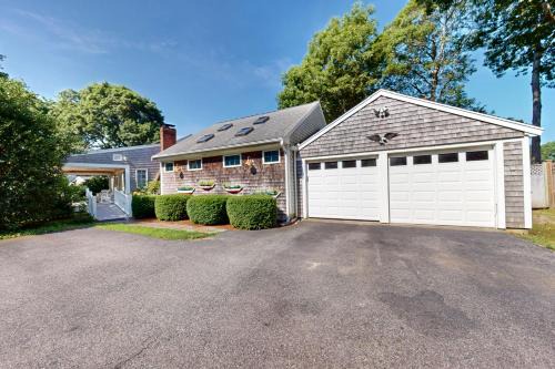 West Hyannisport Casa | Seaside Park Retreat