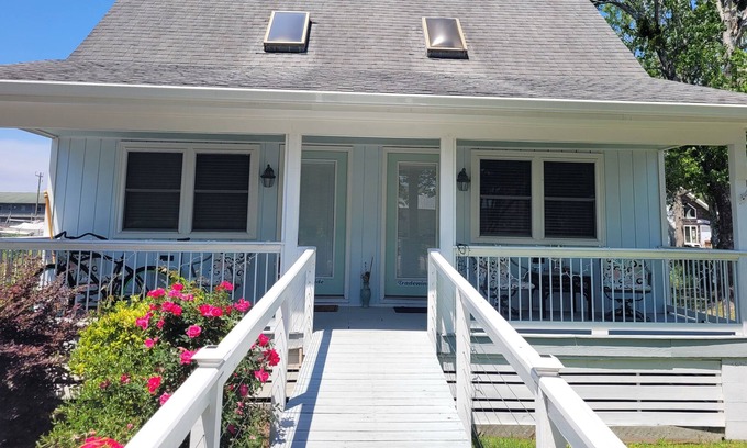 Oriental Apartamento | Seaside - Quaint apartment in the Village!