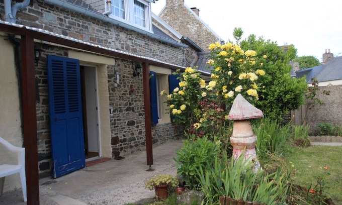 Bretteville-sur-Ay Casa | Seaside rental 5 minutes from the beach!