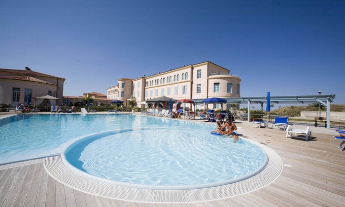 Calambrone Apartamento | Residencia junto al mar en un bosque de pinos con piscina, dentro de un parque natural